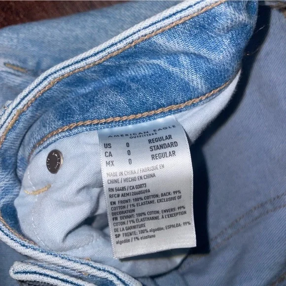 American Eagle Outfitters Sky Blue Strigid Mom Ankle Jeans - Picture 4 of 5